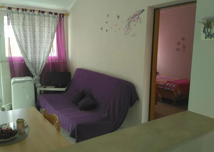 דירה With A Parking Space Maslenica, Novigrad - 13405 *