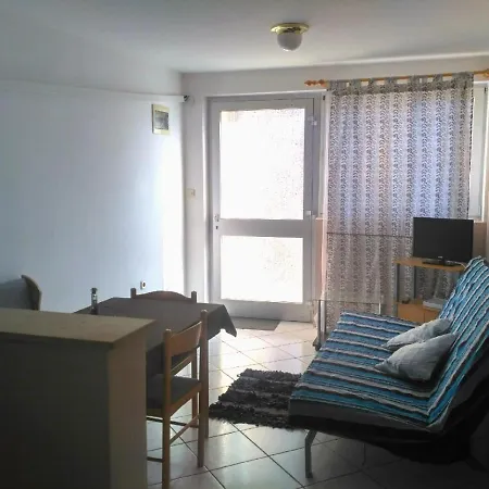 With Parking Space Maslenica, Novigrad - 13405 *