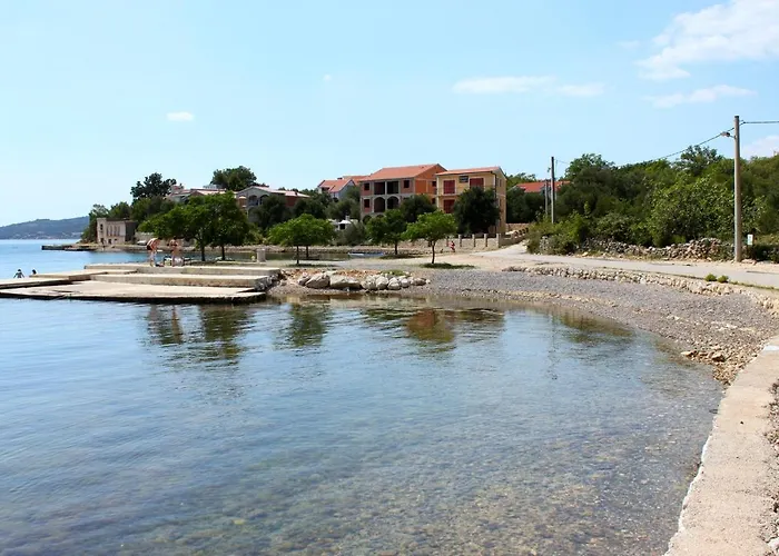 With A Parking Space Maslenica, Novigrad - 13405 * Ясенице