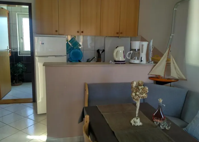 With A Parking Space Maslenica, Novigrad - 13405 * جاسينايس